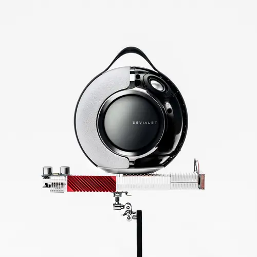 ASC – Kalibrim aktiv stereo (Active Stereo Calibration) | Cross-stereo | 30 Hz – 20 kHz. Devialet Mania, altoparlanti ynë i parë portativ smart me fidelitet të lartë dhe tingull stereo 360°, pasqyron obsesionin tonë për tingullin e pastër.